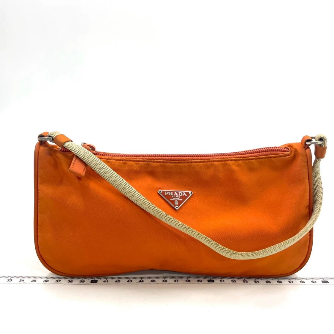Orange axelväska från Prada