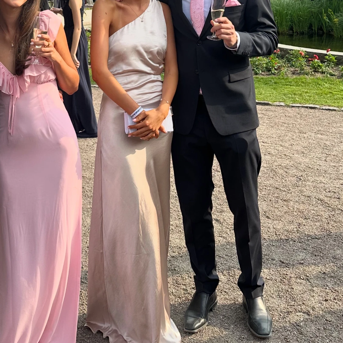 Balklänning i satin - 1