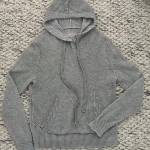 Stickad Zadig hoodie - Stickad hoodie/tröja från Zadig & Voltarie 🤍