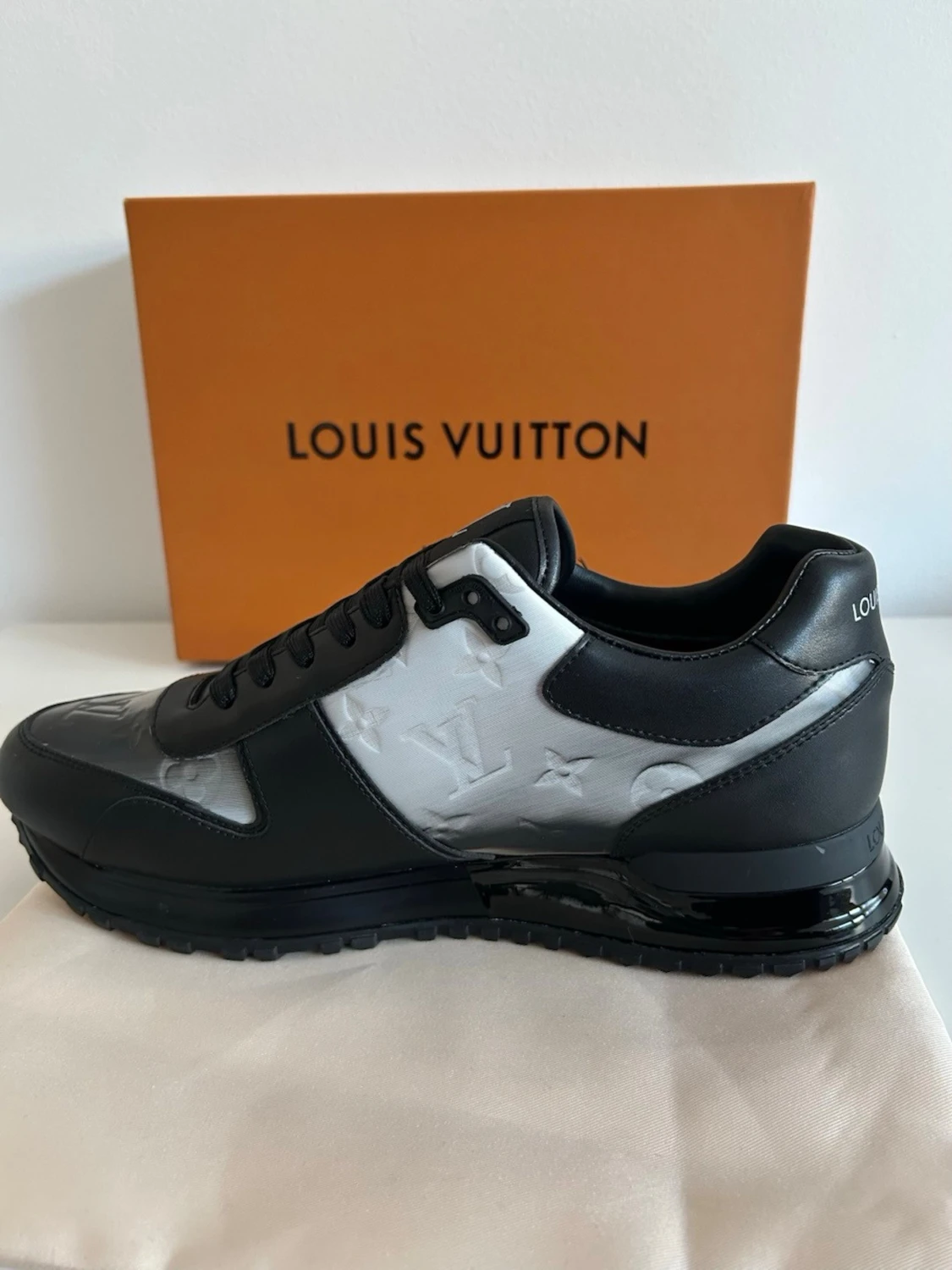 Skor med hologram - 1