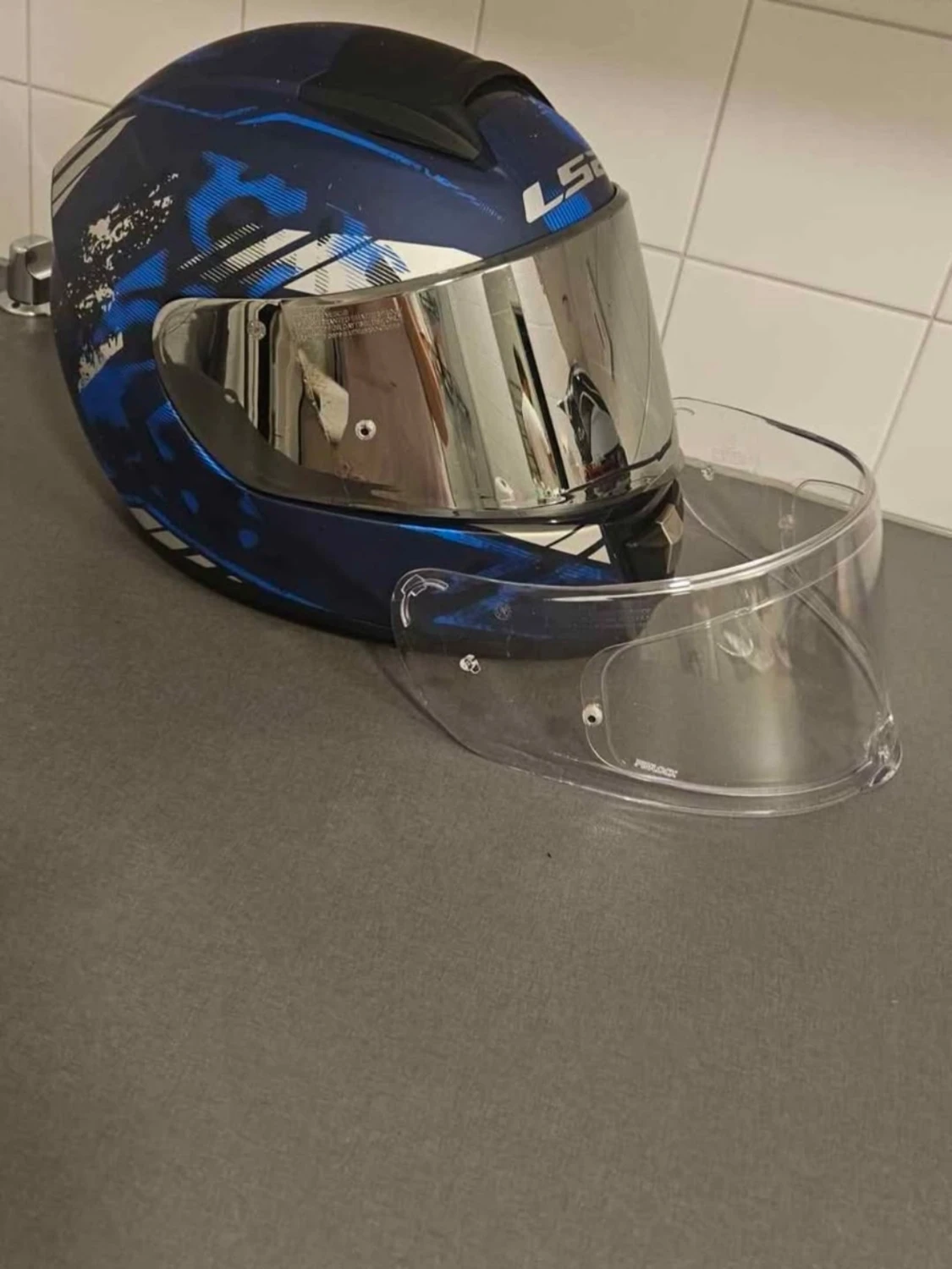 Blå motorcykelhjälm från LS2