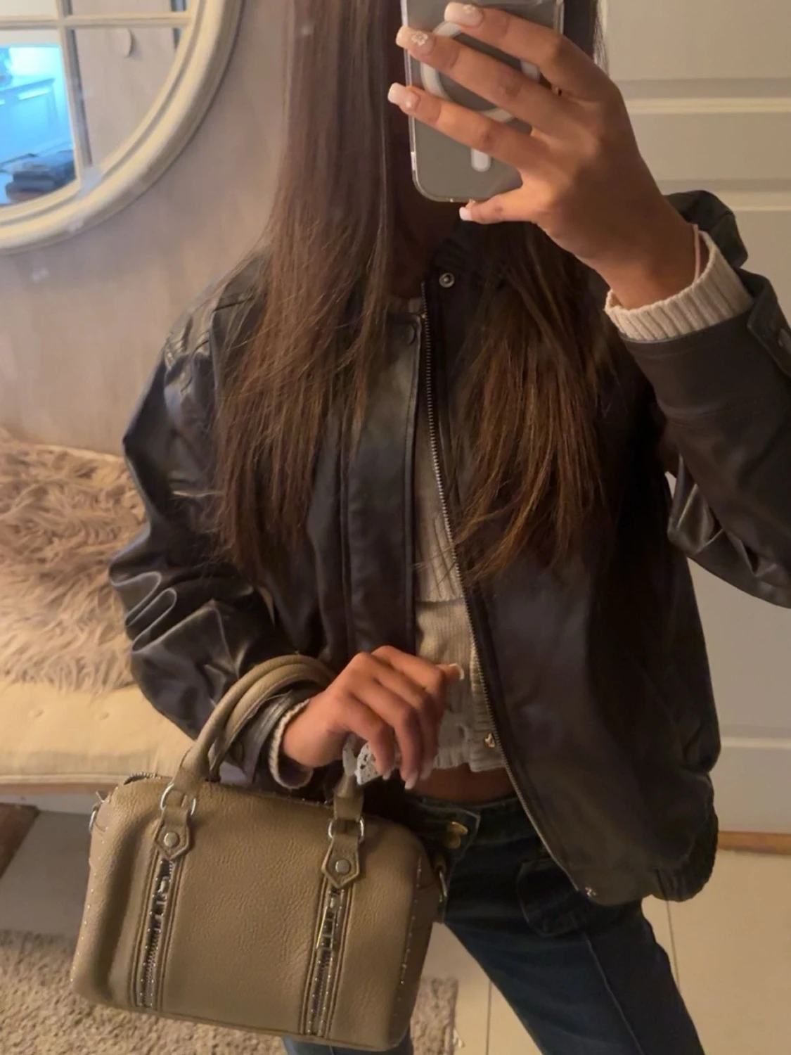 Svart skinnjacka med dragkedja