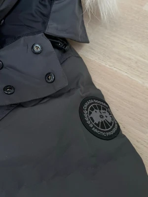 Canada goose jacka  - Ny jacka med prislapp på från canada goose 