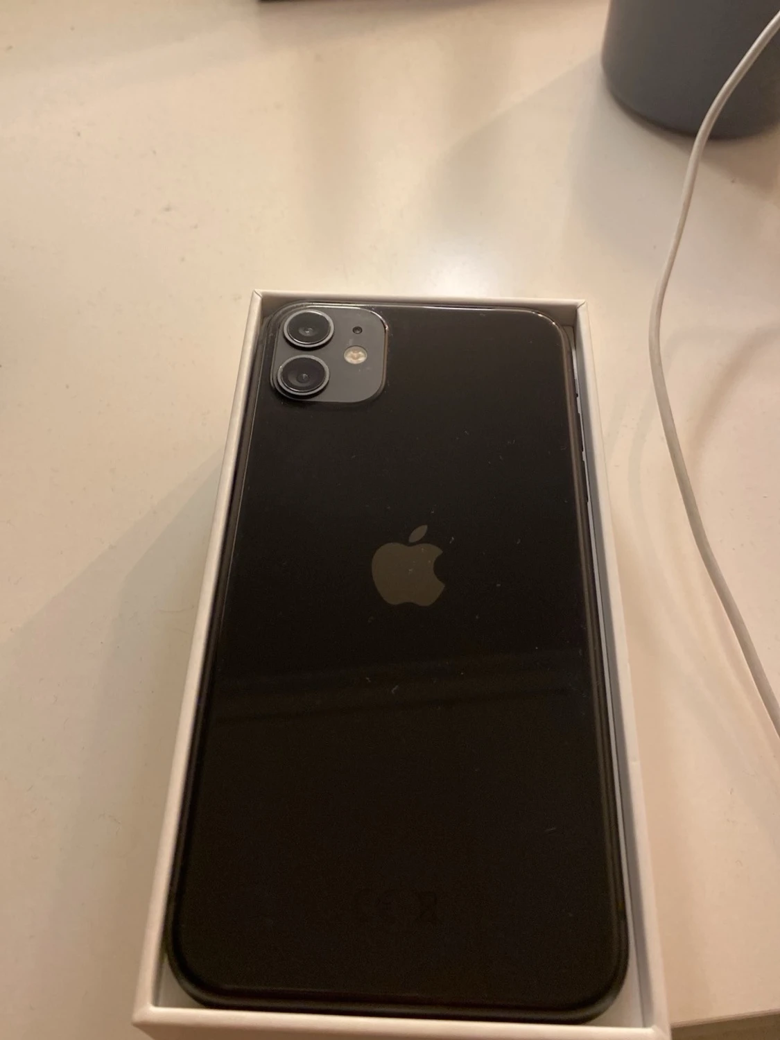 Svart iPhone 11 i originalkartong