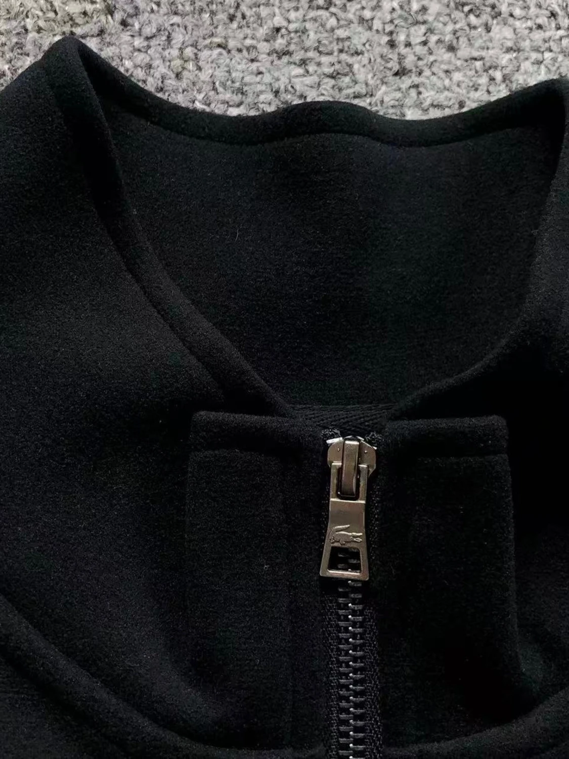 Svart zip-kofta från Lacoste - 3