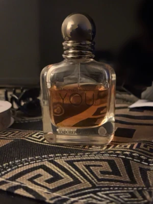 Stronger With You EDT - Säljer en Stroner with You EDT, 50 ml flaska och kanske 45-40 ml kvar, luktar ganska gott. skriv för mer bilder och info