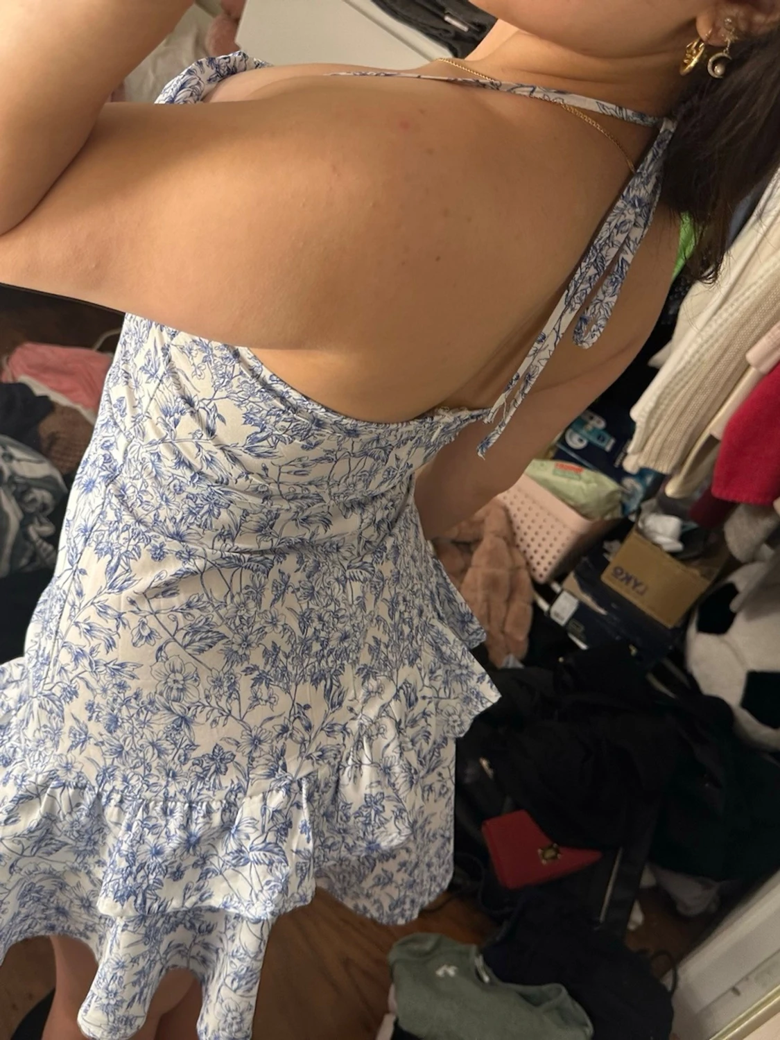 Blåvit blommig kortklänning med volang - 1