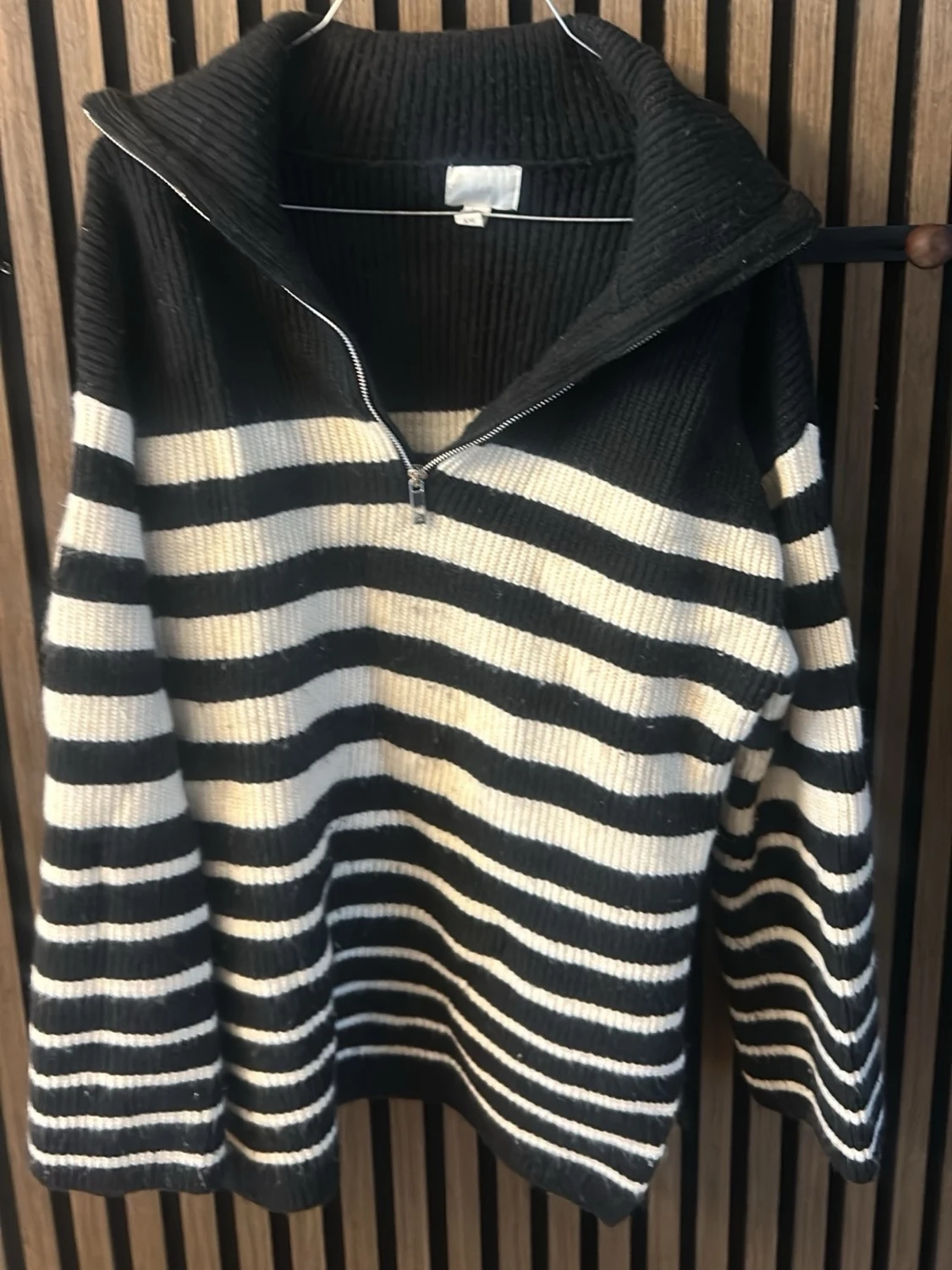 Svartvit randig stickad tröja med dragkedja - 2