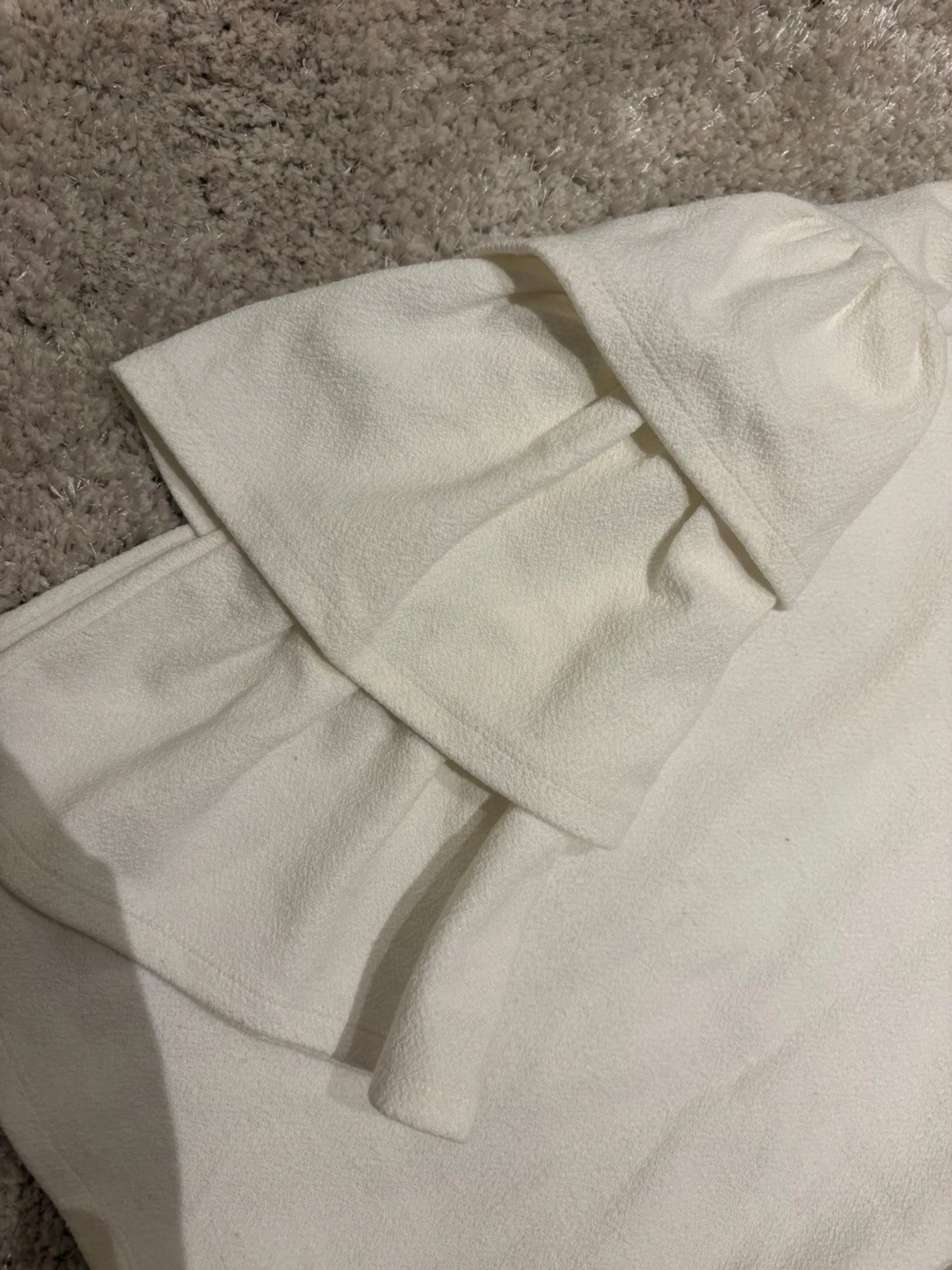 Vit topp med volangärmar  - 1