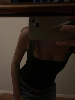 Svart korsettopp - svart korsettopp från zara.