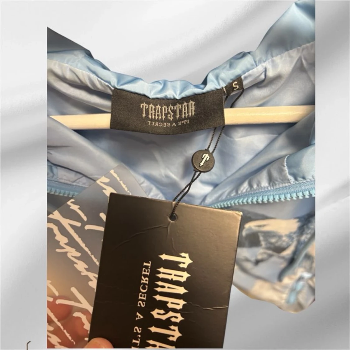 Ljusblå vindjacka från trapstar  - 2