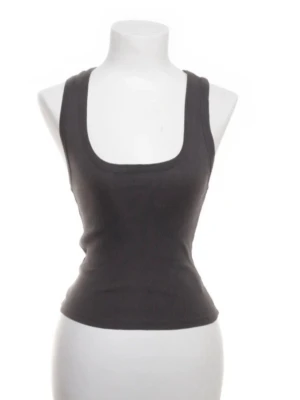 Figursytt linne - Linne från bershka i storlek s. använd ”köp nu”. 25/1-2026