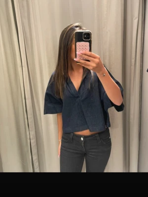 Jeanstopp - Säljer denna sjukt snygga jeanstoppen från Zara!