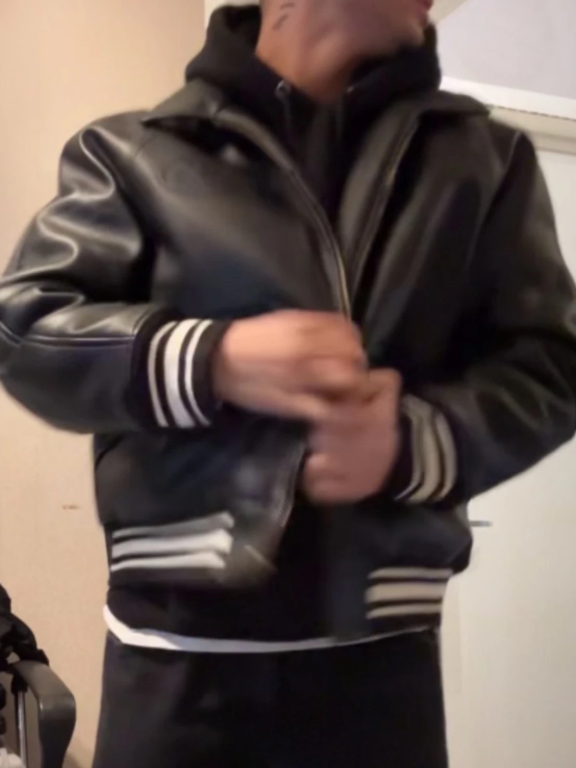 Svart corteiz läder skydive jacka - 3