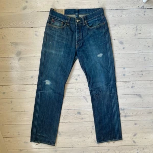 Selvedge Ralph Lauren jeans - Sjukt feta Selvedge jeans från Ralph Lauren i mycket fint skick 🙌 Jeansen är i storlek 32/32 med snygga fades och lite slitningar och med en straight fit, skriv vid fråga ✌️ 