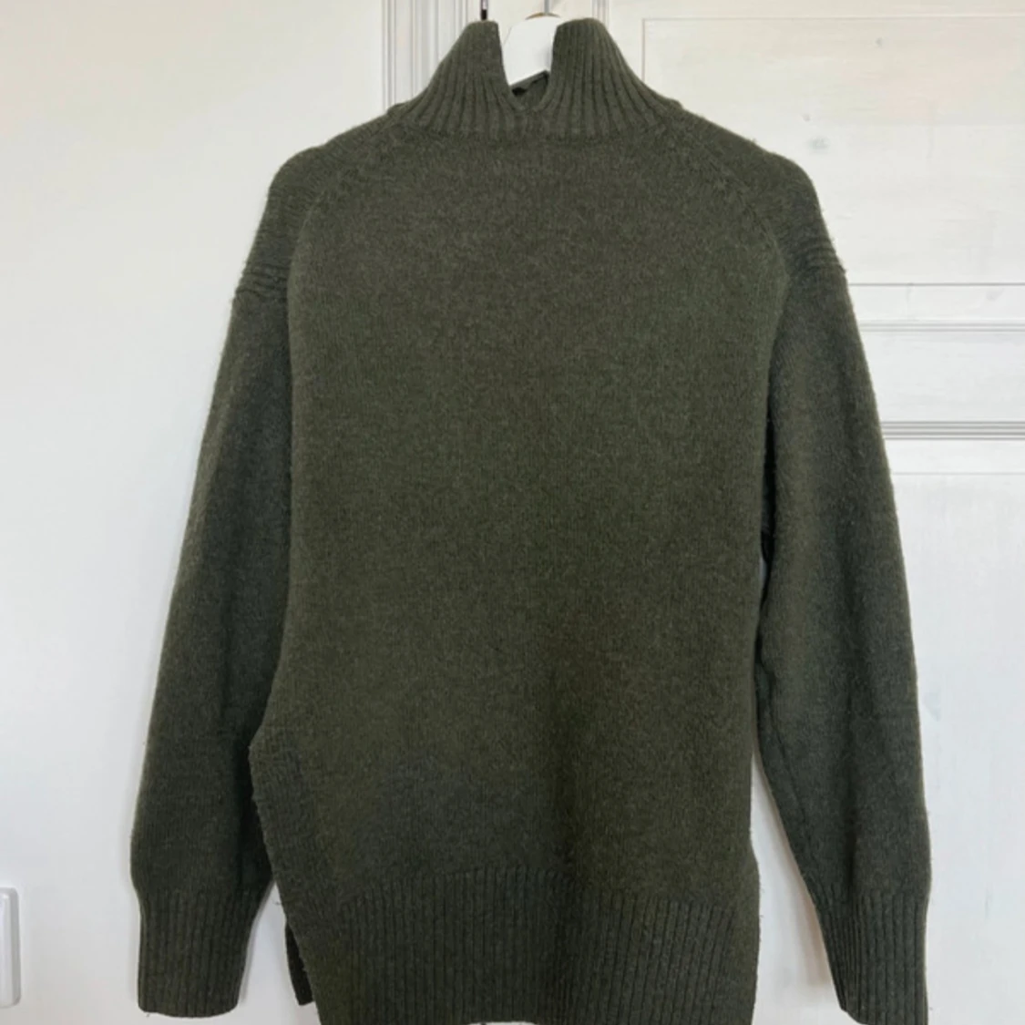 Olivgrön polotröja i ull - 1
