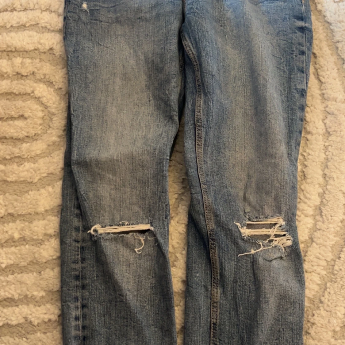 Ljusblå ripped jeans från Zara