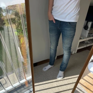 Jack&Jones jeans - Tja! Säljer detta schyssta paret jeans från Jack&Jones!| Modell: Glenn(slim)| Vid minsta fråga tveka inte att kontakta mig!| Pris alltid diskuterbart!|// Nils- köp efter 25/10 kommer skickas 29/10!