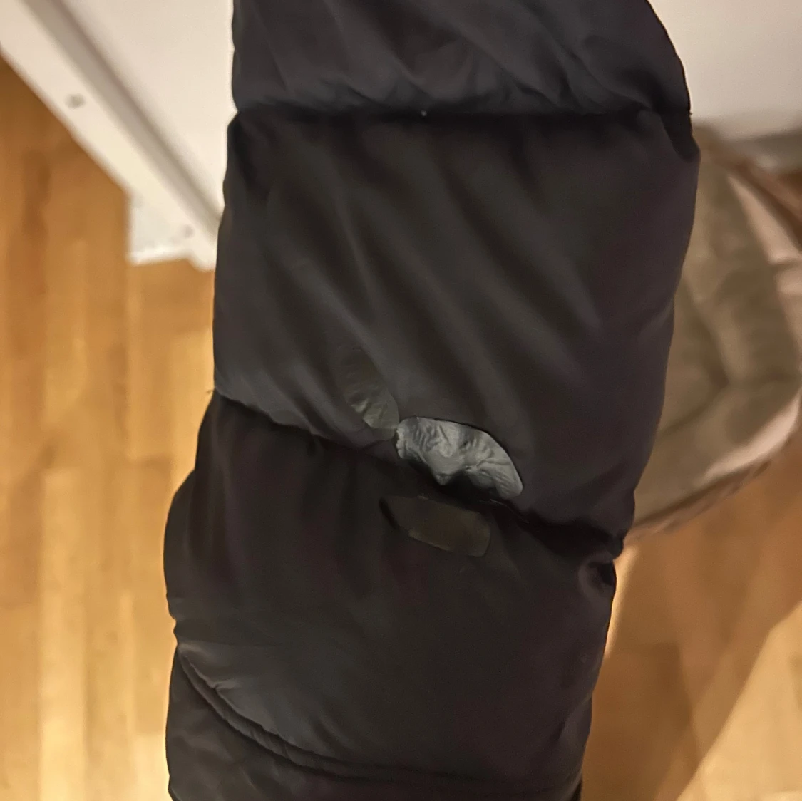 Svart Peak Performance pufferjacka S - 4