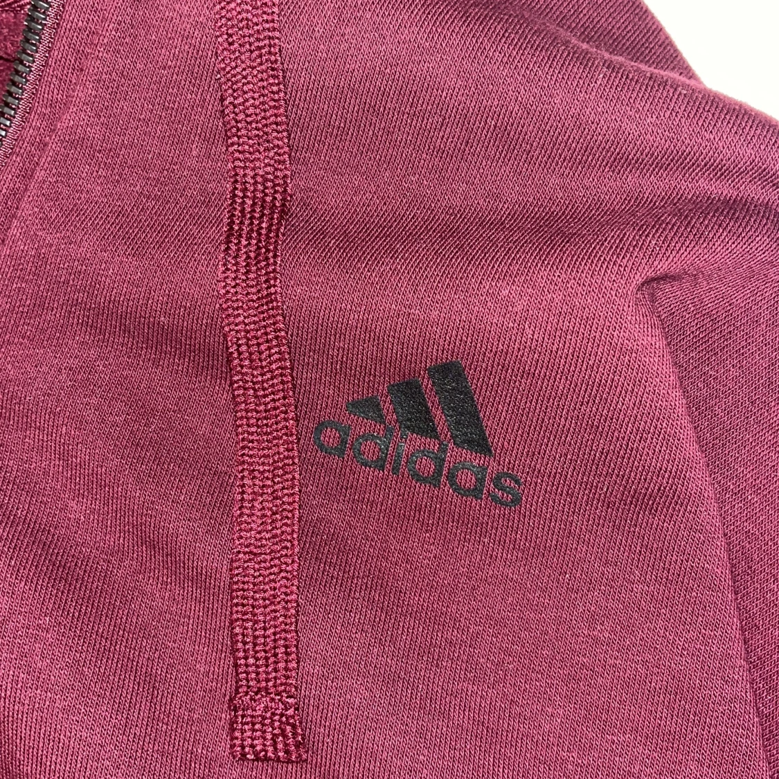 Vinröd Adidas hoodie med dragkedja - 3