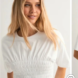 Vit topp från Nelly - Jag säljer en vit topp från Nelly i storlek M, den kommer inte till användning och hänger bara på galgen, aldrig använd, endast en gång vid provning. Vid intresse kan jag visa den på, det är bara att skicka ett meddelande om ni vill se tröjan!
