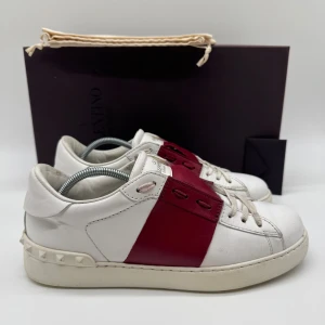 VALENTINO OPEN - Valentino open - Skick: 9/10 - Storlek 39 sitter som 40 - Tillbehör: Enbart skorna - Nypris 7700kr - Hör av dig vid minsta fundering