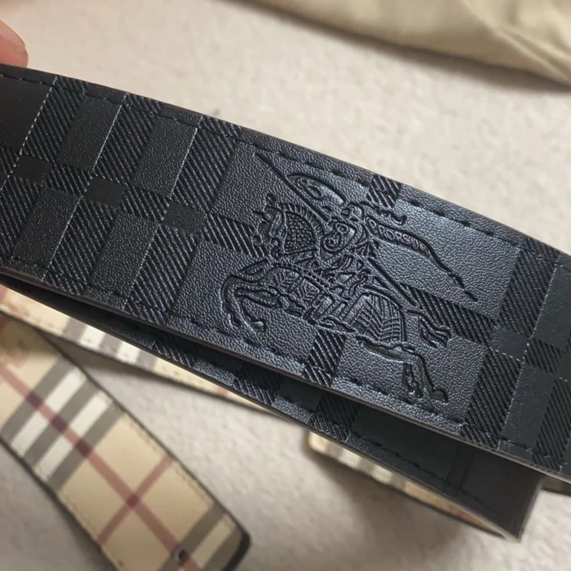 Burberry rutigt skärp med guldspänne - 2