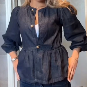 Mörkblå denimblus med puffärm - Jättefin mörkblå denim blus från new yorker🤩 lånade bilder!!