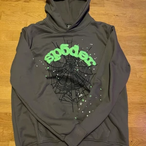 Sp5der Hoodie - Helt ny Sp5der Hoodie. Orginal lapp på bild 2 och den skickas med. Storlek L. Pris kan diskuteras⭐️