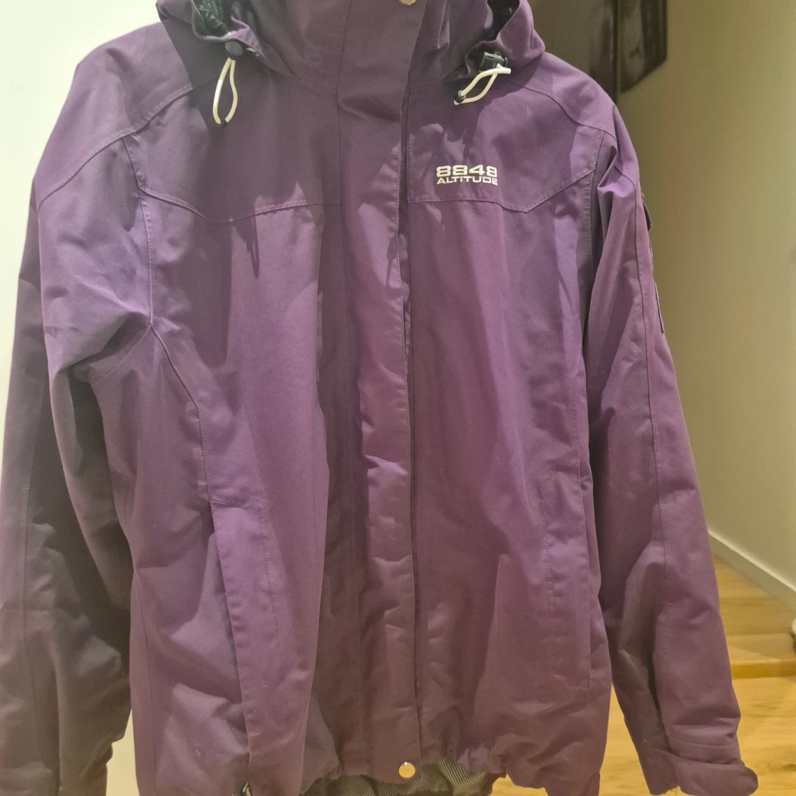 Lila vindjacka från 8848 Altitude
