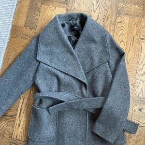 Höstkappa🩶 - Jättesöt kappa från vero moda, har ej kommit till användning! Inga defekter, Perfekt för en fin höstlook🍁