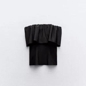 Svart offshoulder topp med volang - INTRESSEKOLL! Trendig svart offshoulder topp från Zara i xs/s🥂SLUTSÅLD!