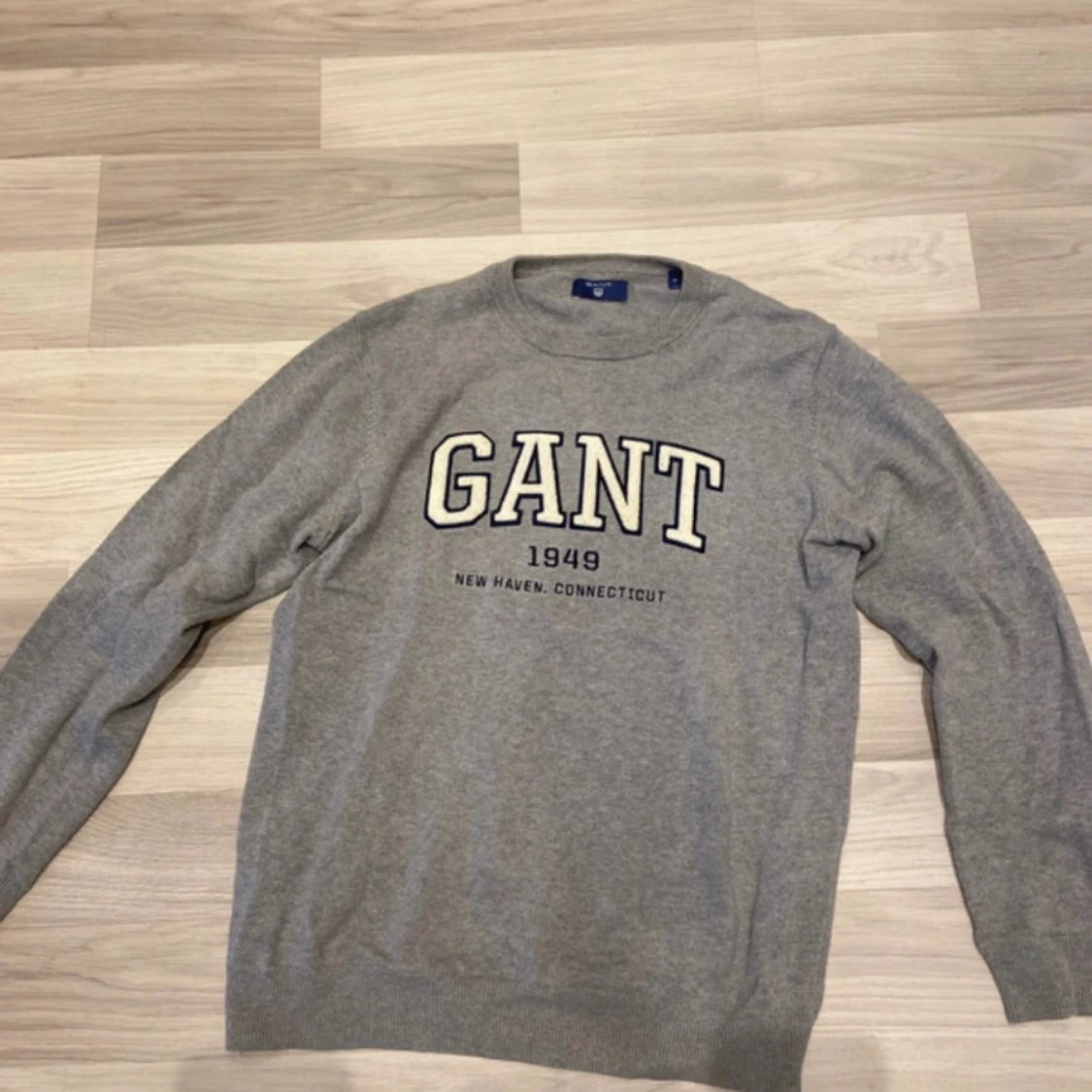 Grå stickad tröja från GANT