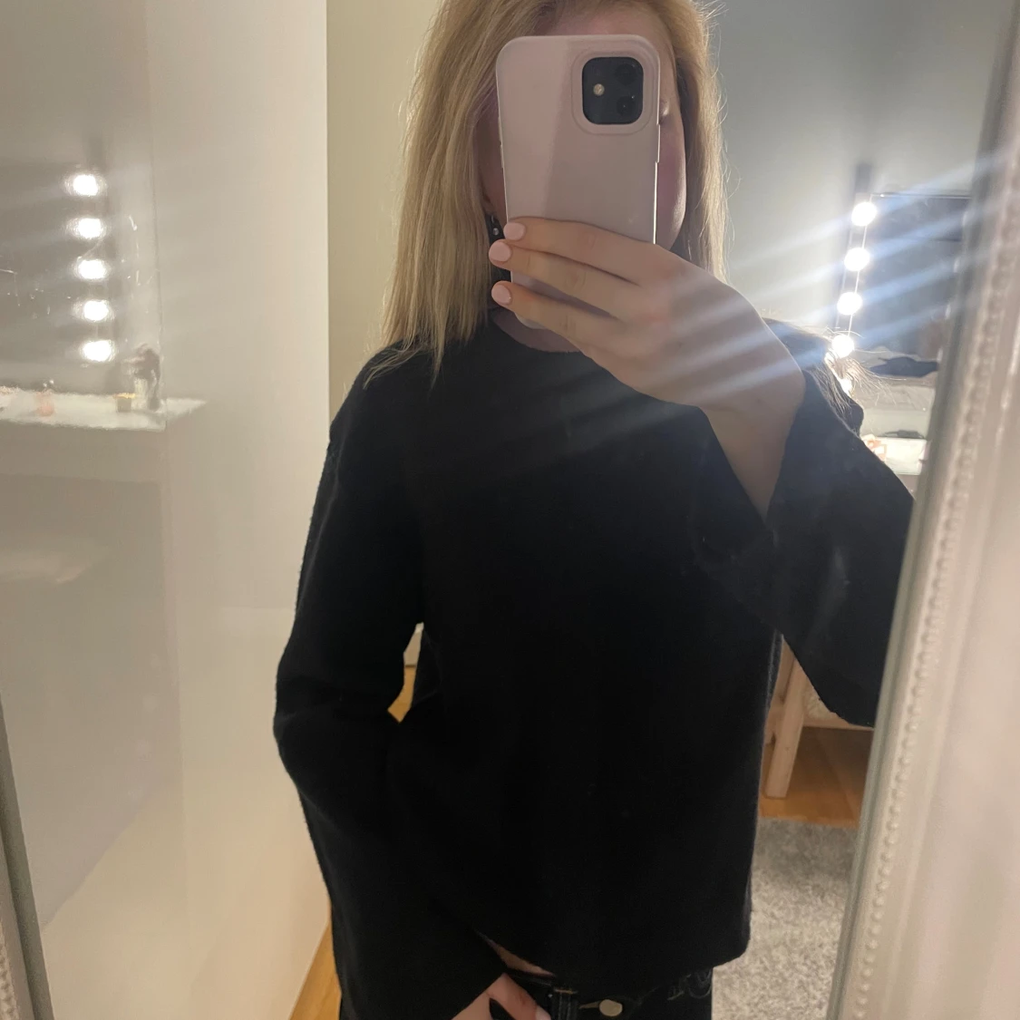 Svart stickad tröja