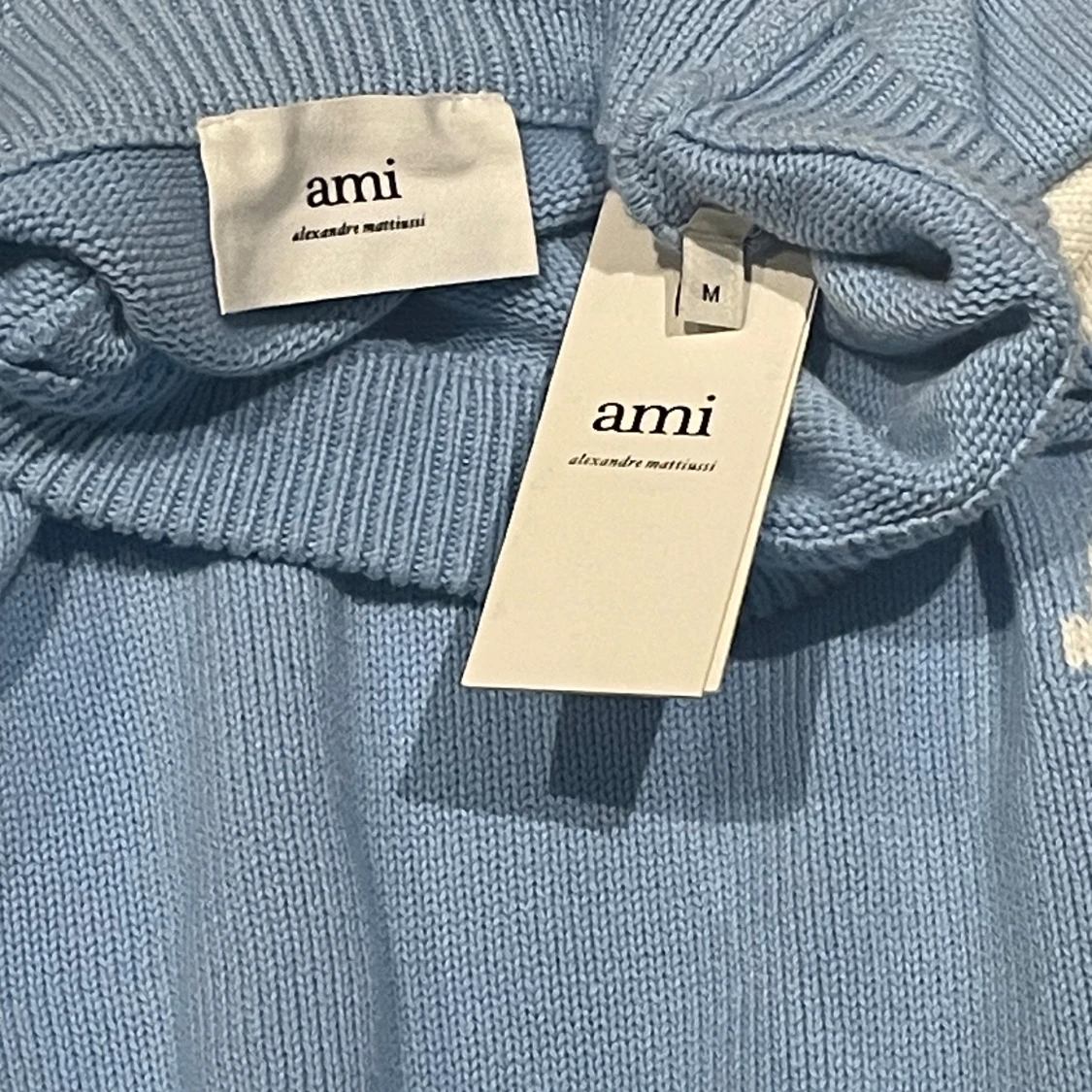 Ljusblå stickad tröja från Ami Paris - 1