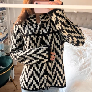 Kofta!  - Snygg kofta! Stor i storleken 