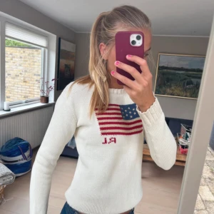Ralph lauren tröja usa  - Säljer min Ralph lauren tröja 💞 perfekt inför vinter och ingen tecken på användning . Min mamma köpte den till mig från hemsidan 💞 fraktar samma dag som köp