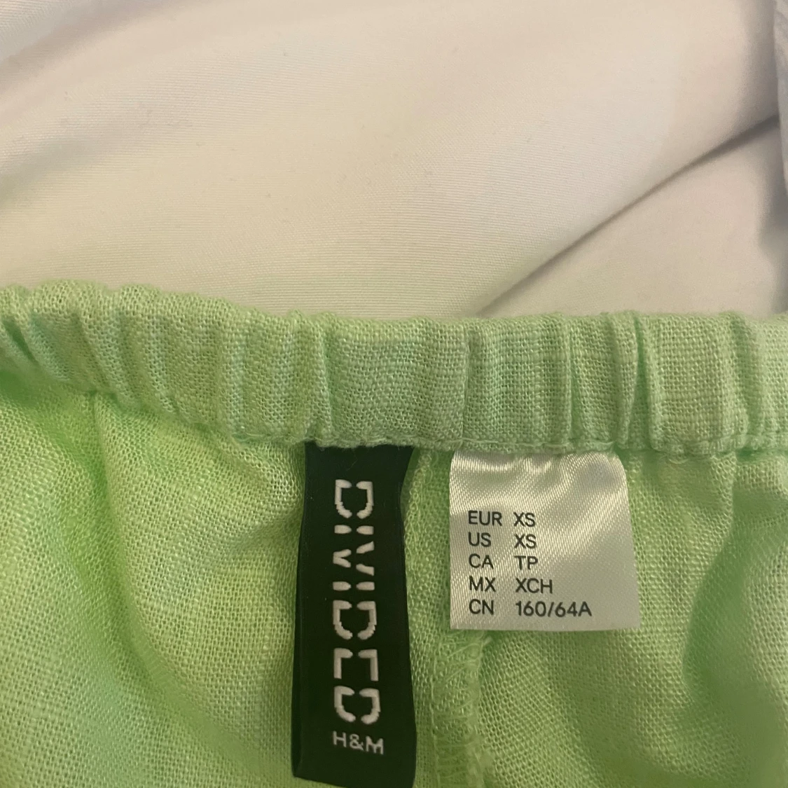 Ljusgröna shorts från H&M Divided XS - 3