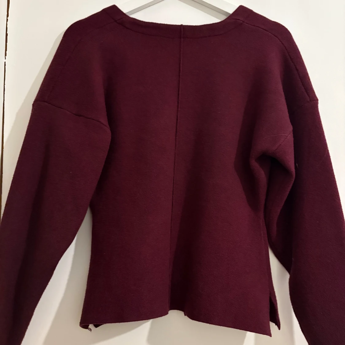 Vinröd kofta med v-ringning - 3