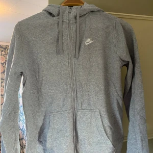 Nike Zip Up Hoodie - Som ny, knappt använd