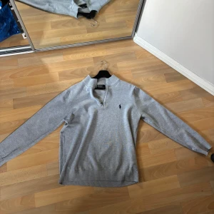 Ralph Lauren half zip - Ralph lauren halfzip. Okej skick. Strl M