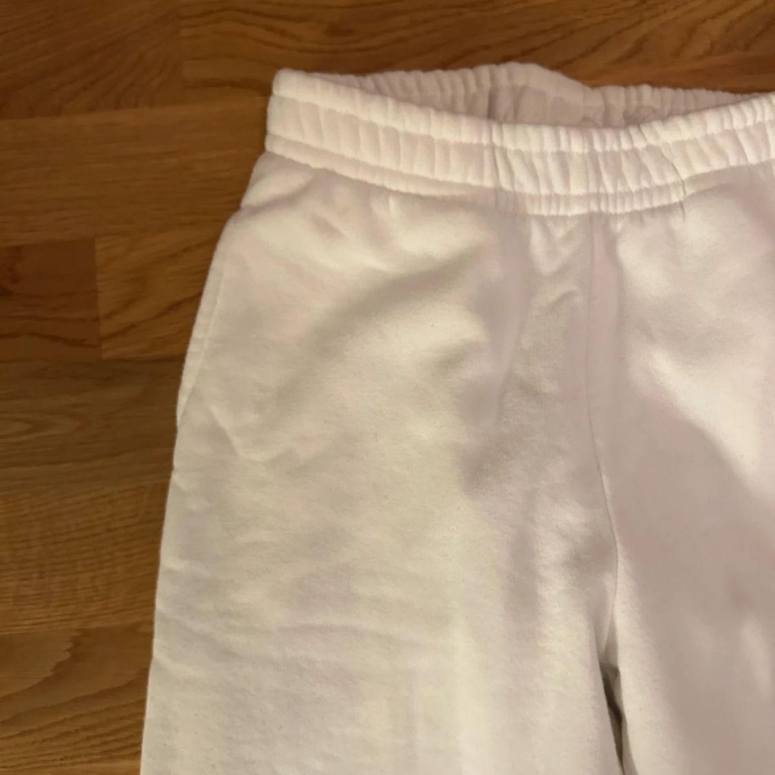 Vita mjukisbyxor från Gina Tricot - 1