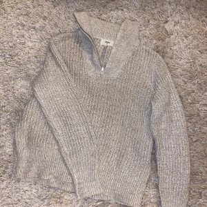 Stickad half zip tröja - En mysig tröja från object (köpt på zalando) i storlek Xs. Säljer då den inte kommer till användning! 