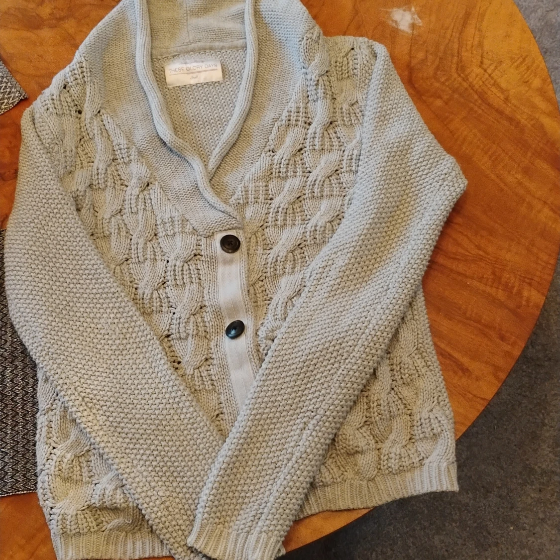 Ljusgrå kofta från These Glory Days - 2