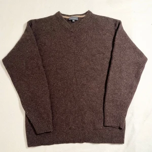 Ull tröja - En fin ull tröja. Stl: xxxl (den passar S för att den blev torktumlad). Inga skador.