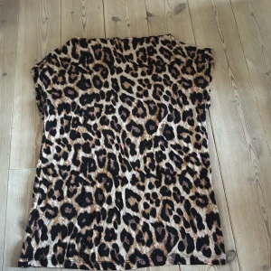 En jättesnygg leopard blus - Jättesnygg till ett par jeans💕