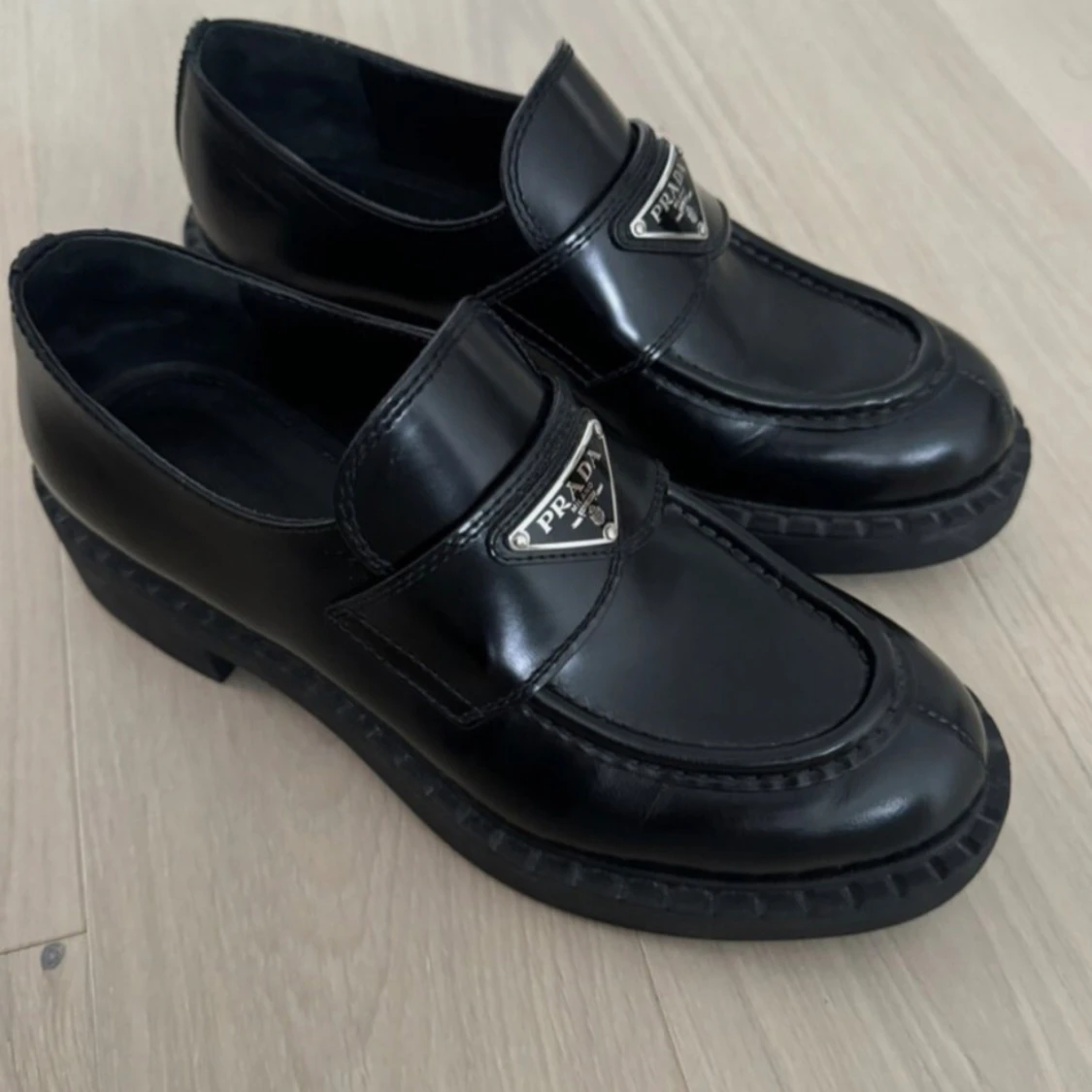 Svarta loafers från Prada i skinn - 1