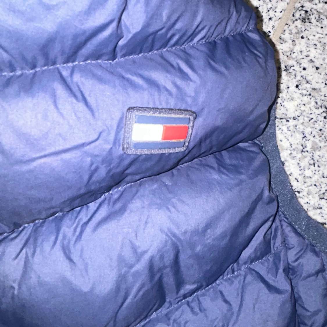 Mörkblå dunväst från Tommy Hilfiger - 1