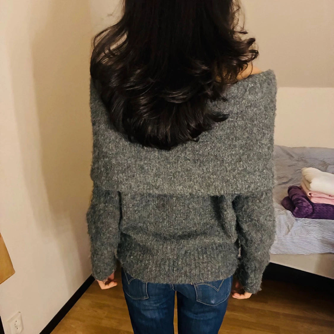 Grå offshoulder stickad tröja H&M - 2