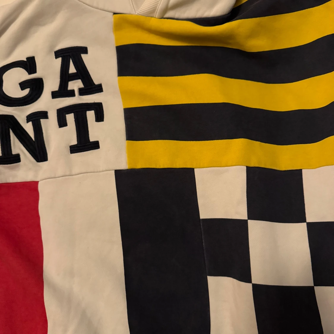 Färgglad unik hoodie från GANT med tryck - 3